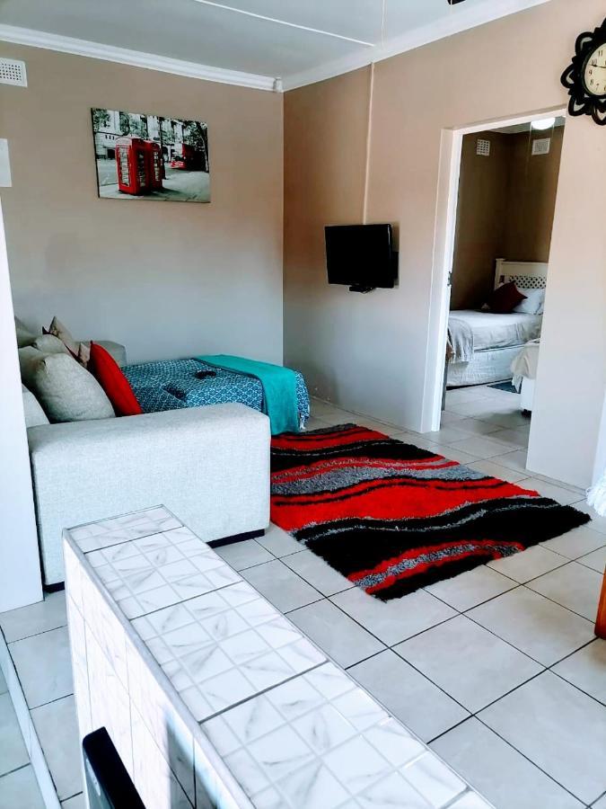 Poolside Guest House Порт Шепстоун Стая снимка