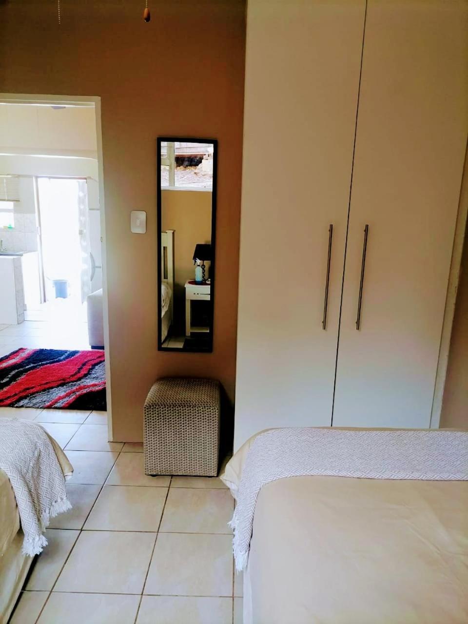 Poolside Guest House Порт Шепстоун Стая снимка