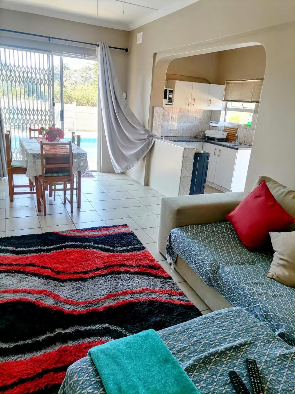 Poolside Guest House Порт Шепстоун Екстериор снимка